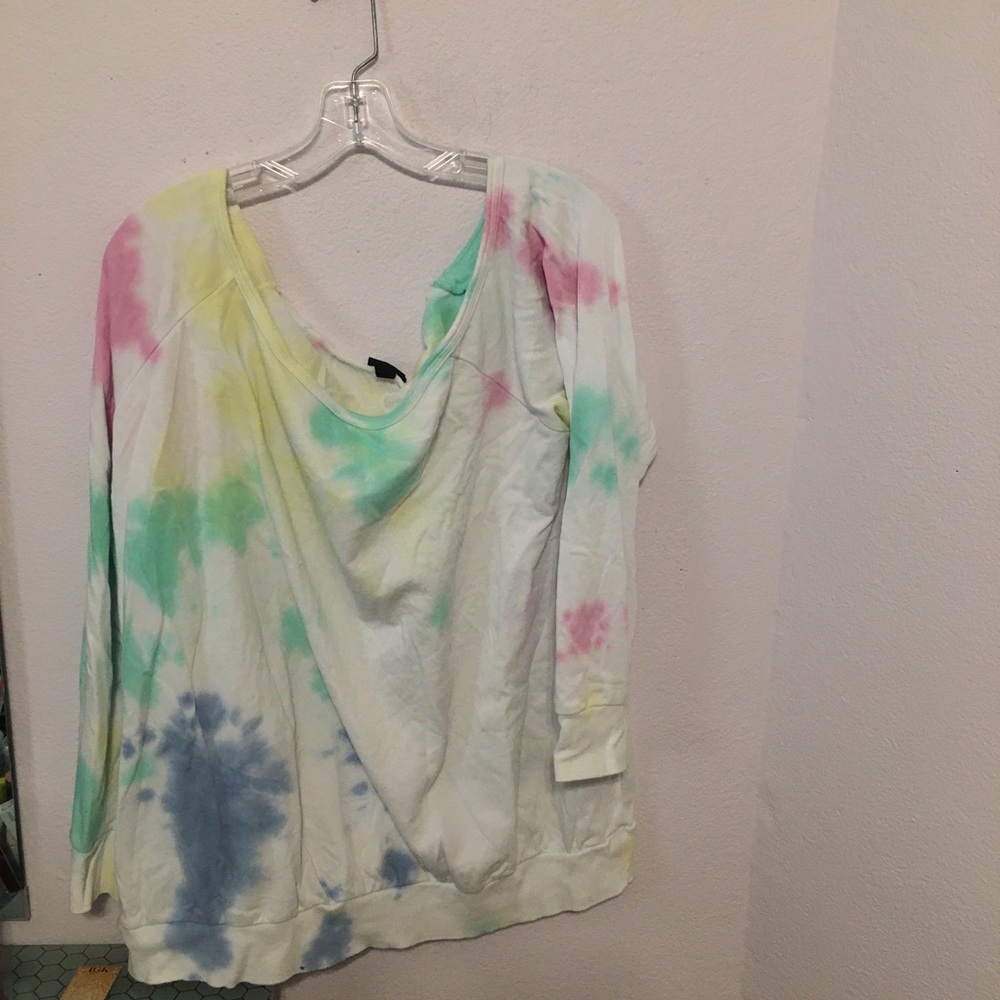 Torrid tie dye size 3 off shoulder sweatshirt.